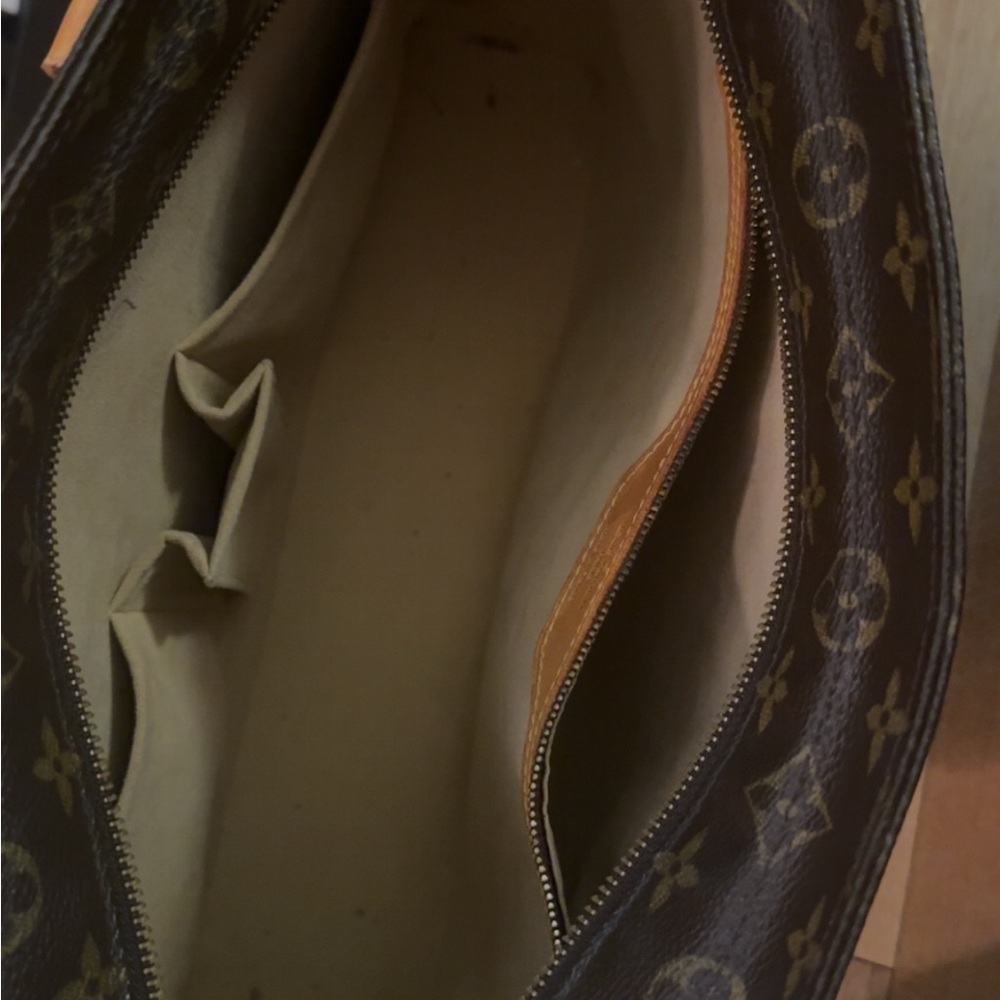 Louis Vuitton Monogram Luco Tote - Picture 6 of 11
